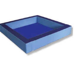 Piscina grande con sponde...